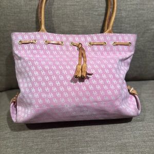 Gorgeous LARGE GUC Dooney bubblegum pink!